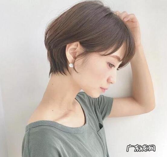 好看的减龄气质短发照片女，气质减龄短发图片:女生时尚短发图片