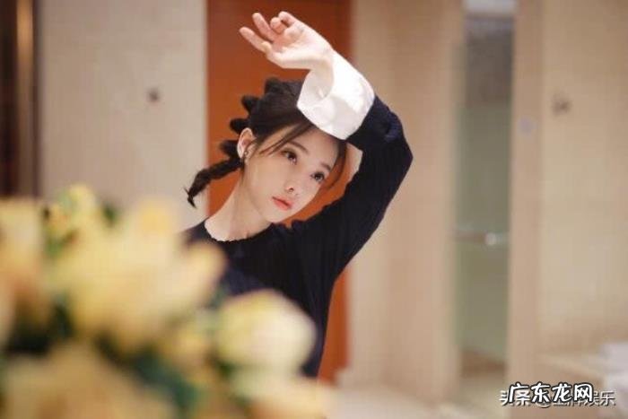 冯提莫个人资料多高多重 冯提莫晒了这样一张照片的说说