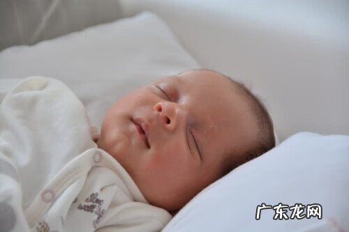 新生儿多久喂一次奶正常 一个月新生儿多久喂一次奶