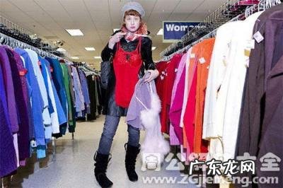 梦见买衣服没买成是什么预兆 女人梦见买衣服试衣服是什么意思