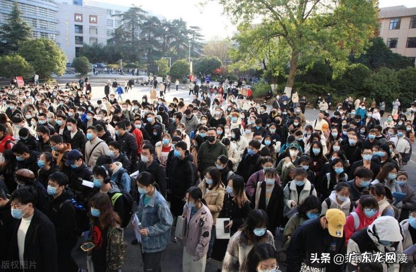 一共有180人参加 国家公务员考试图片要求