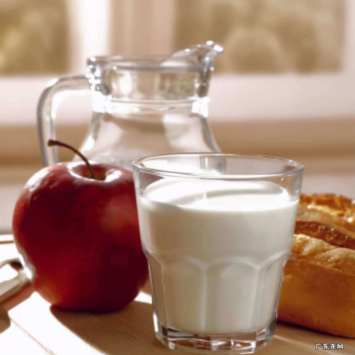 牛奶的饮用最佳时间 牛奶怎样喝吸收好