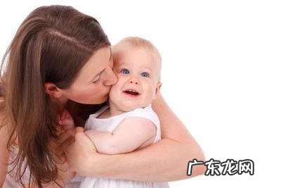 三个月宝宝一使劲就吐奶 三个月婴儿吐奶是怎么回事