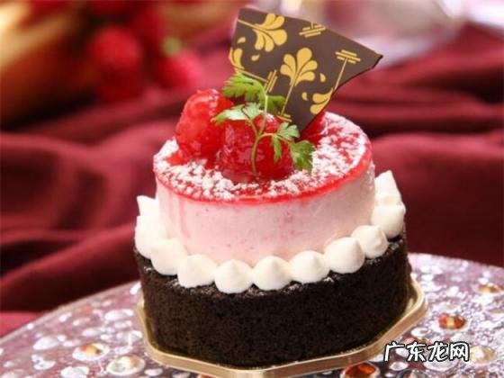 40岁含蓄幽默表达自己生日 自己生日怎么发朋友圈有创意短句