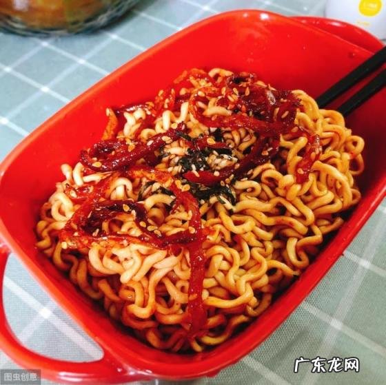 晚上吃火鸡面会胖吗 一包火鸡面的热量相当于6碗饭对吗