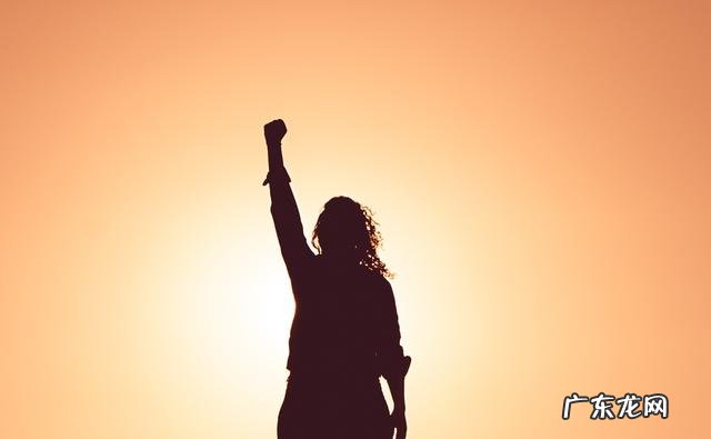 用英语加油鼓劲怎么说呢,武汉加油,中国加油!英文怎么写