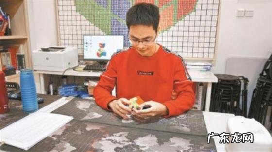 最强大脑魔方比赛视频全集 世界盲拧魔方第一记录