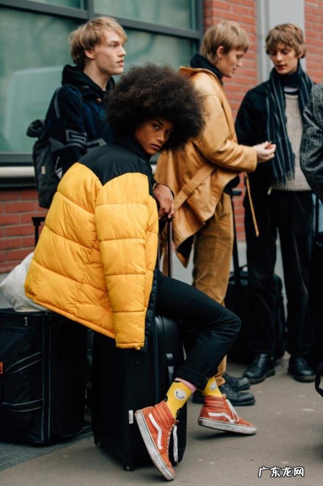 西裤配什么鞋子好看女 西装裤和运动鞋