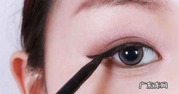 眼线液的画法和技巧 眼线液怎么画初学者