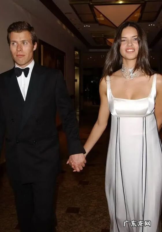 妊娠纹刚出来的样子 妊娠纹是什么样的图片