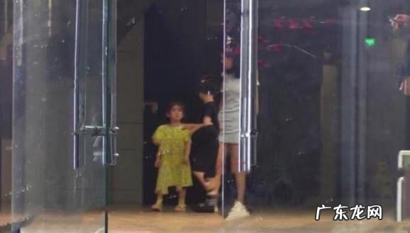 霍思燕女儿正面照片,霍思燕母亲照片