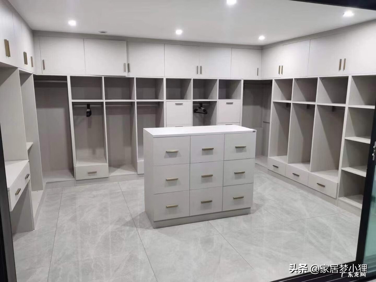 水晶灯和吊灯哪个耐用 水晶灯好还是铜灯好