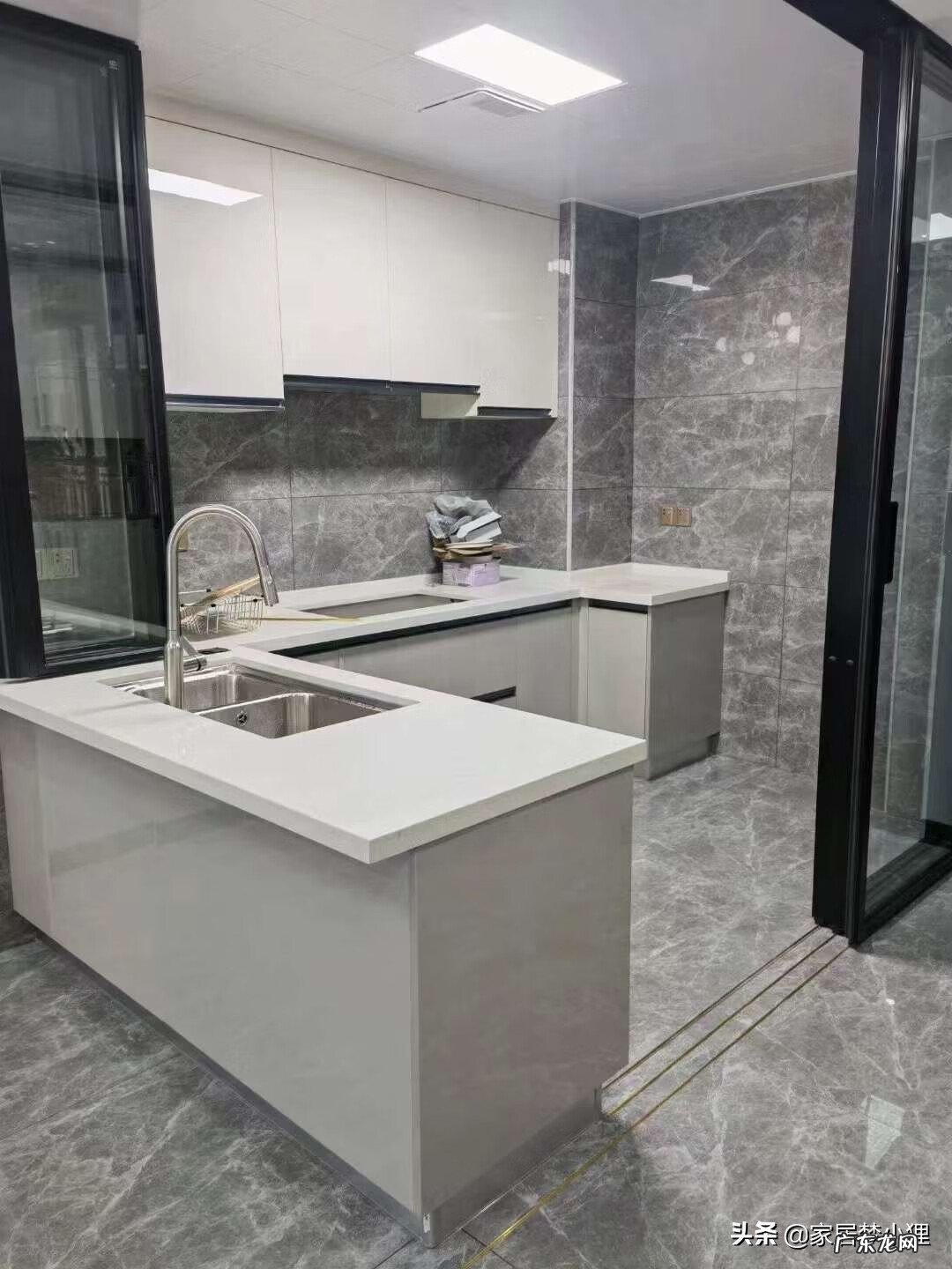 水晶灯和吊灯哪个耐用 水晶灯好还是铜灯好