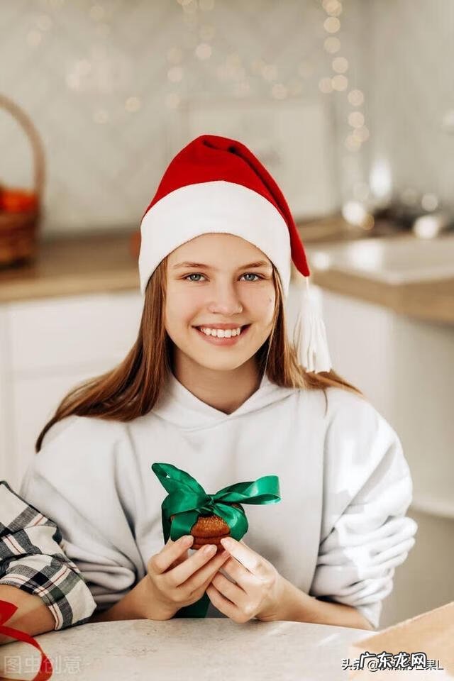 怎样跟女生聊天找话题 怎样和女孩子聊天 聊什么话题