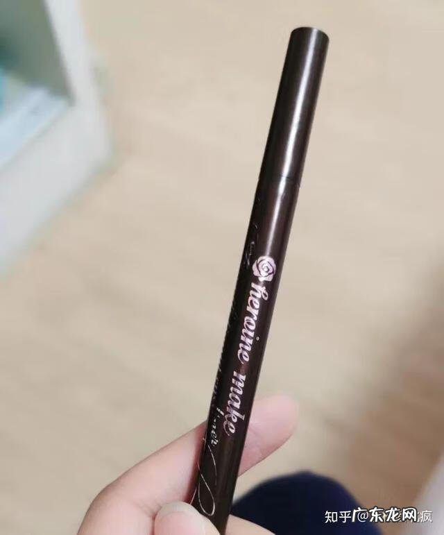 眼线笔用什么颜色比较自然 眼线笔颜色推荐