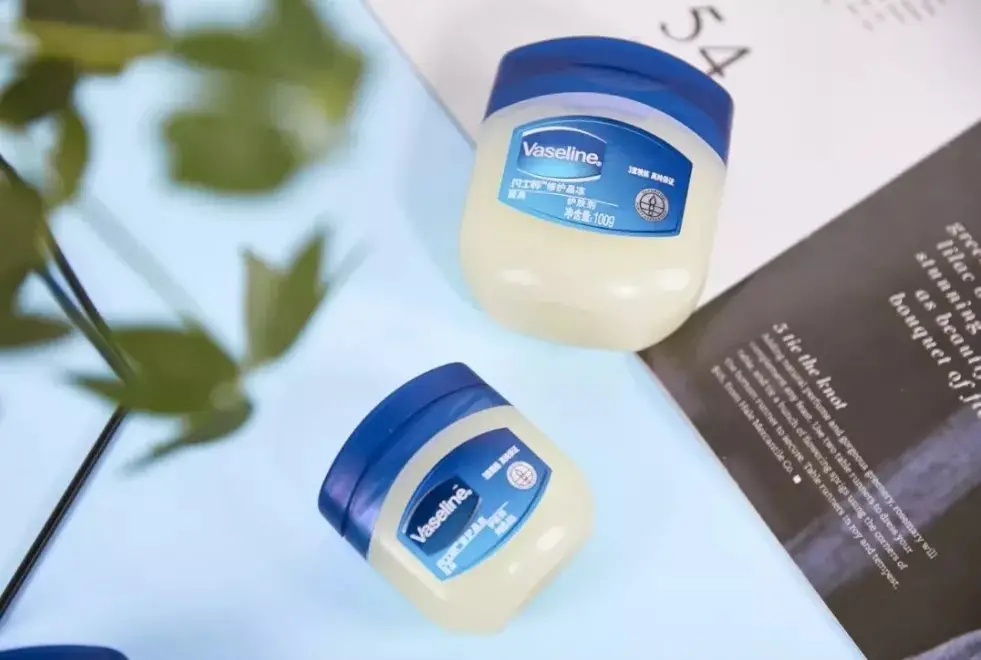 凡士林的作用与用途有哪些图片 凡士林是什么成分做的