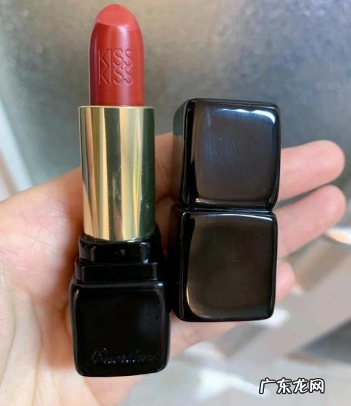 一到秋冬季节就咳嗽是怎么回事,一到秋冬季节嘴唇干裂脱皮怎么回事