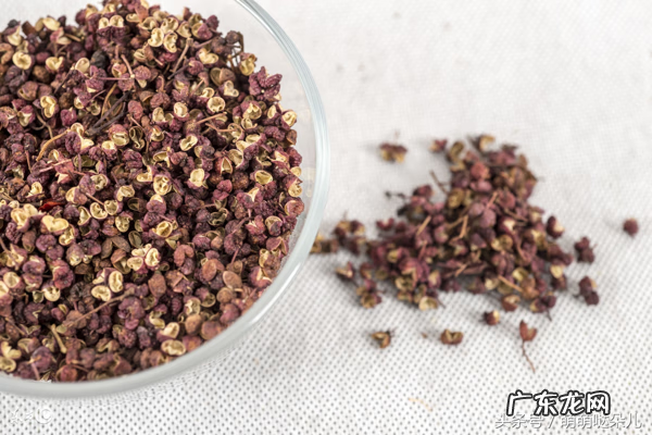 女性喝花椒水的功效 花椒水泡脚