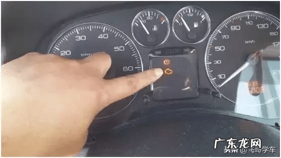 汽车仪表水温表亮怎么办 汽车的水温表亮了是怎么回事