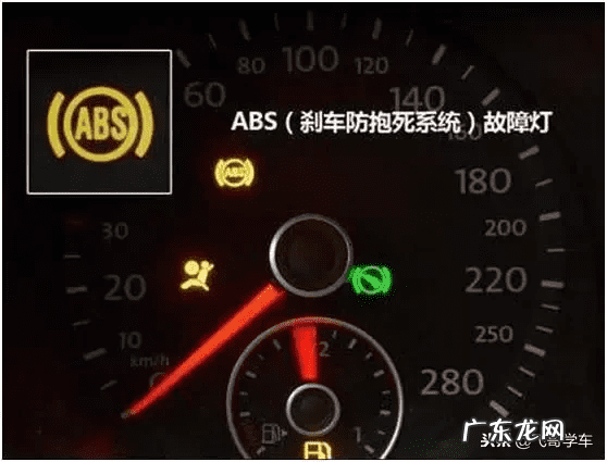 汽车仪表水温表亮怎么办 汽车的水温表亮了是怎么回事