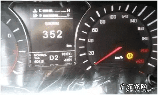 汽车仪表水温表亮怎么办 汽车的水温表亮了是怎么回事