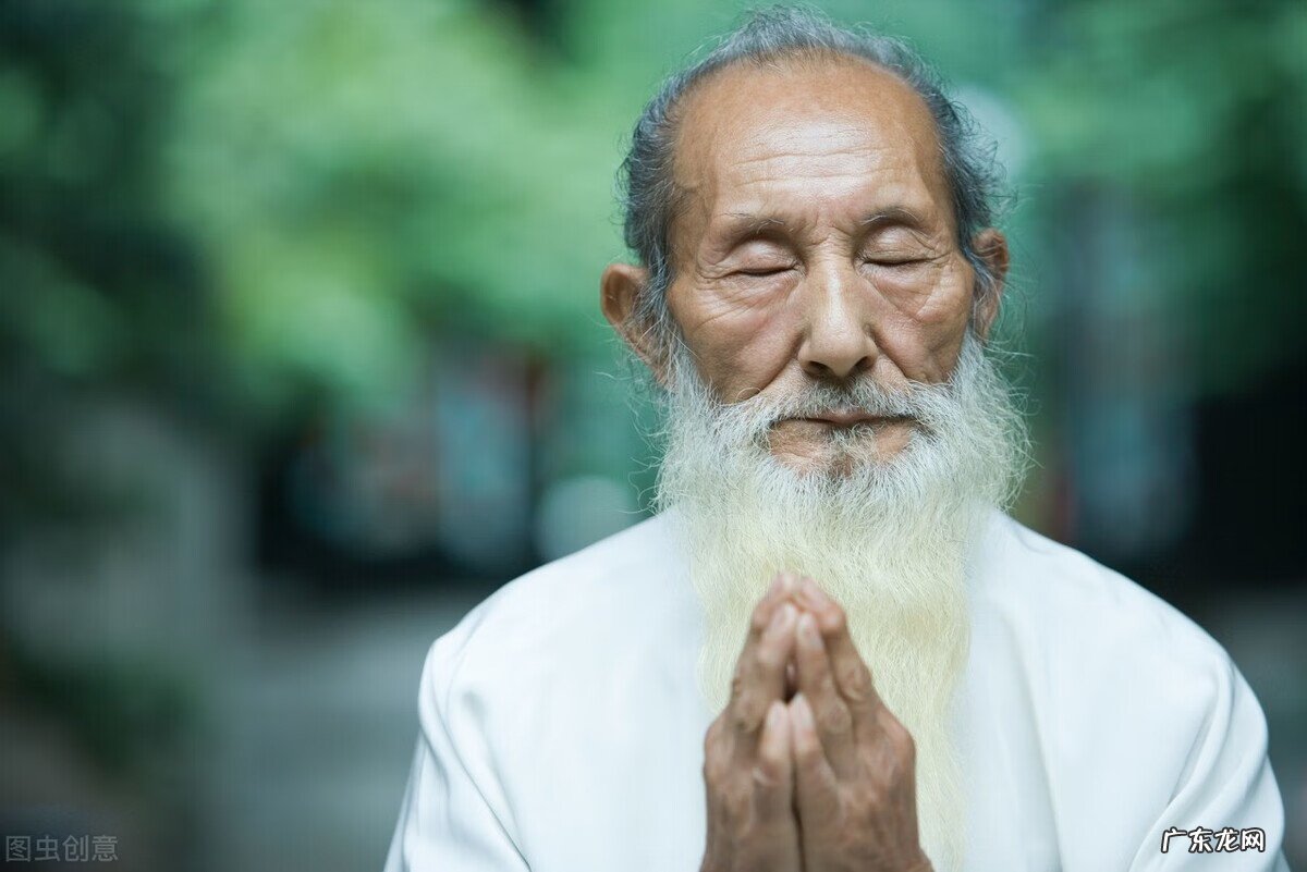 男人右眼皮跳的寓意 右眼皮跳是什么预兆男是好事吗