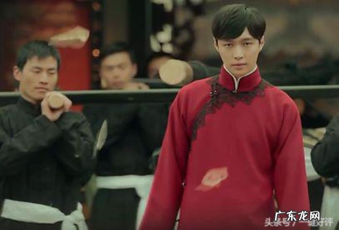 二月红和丫头的爱情 送红衣服是什么意思