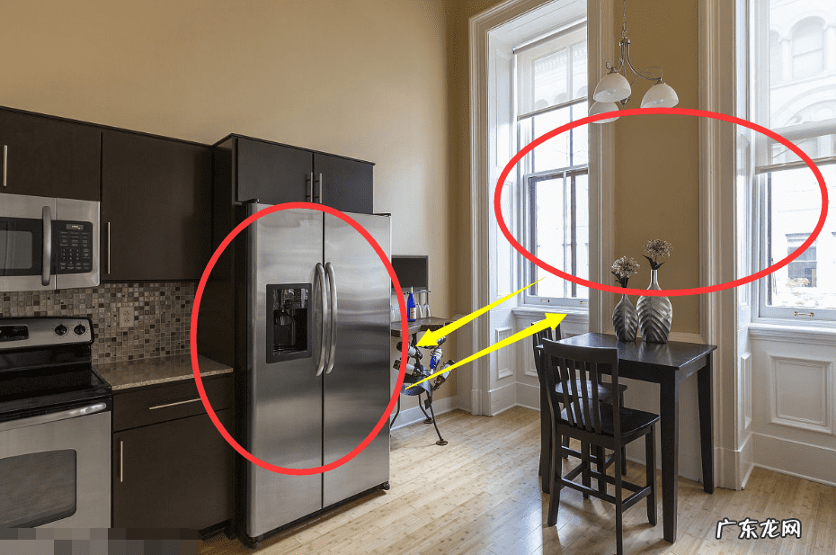 冰箱对着客厅窗户好不好 冰箱对着窗户风水好吗
