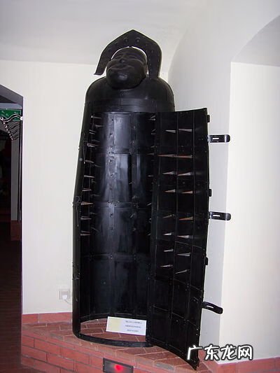 魔女丽桑卓多少钱 刀锋女王丽桑卓是哪个英雄