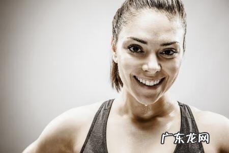 吃个饭额头大汗淋漓 吃饭就大汗淋漓