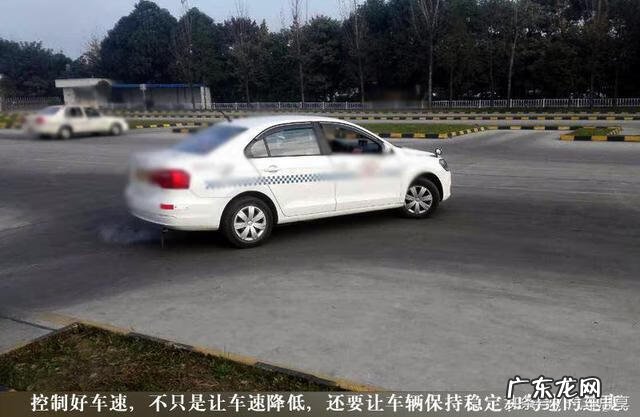 曲线行驶最准确的方法 曲线行驶技巧看点位置