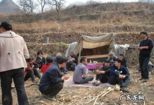 梦见自己家的坟地风水不好 梦见说坟地风水不好