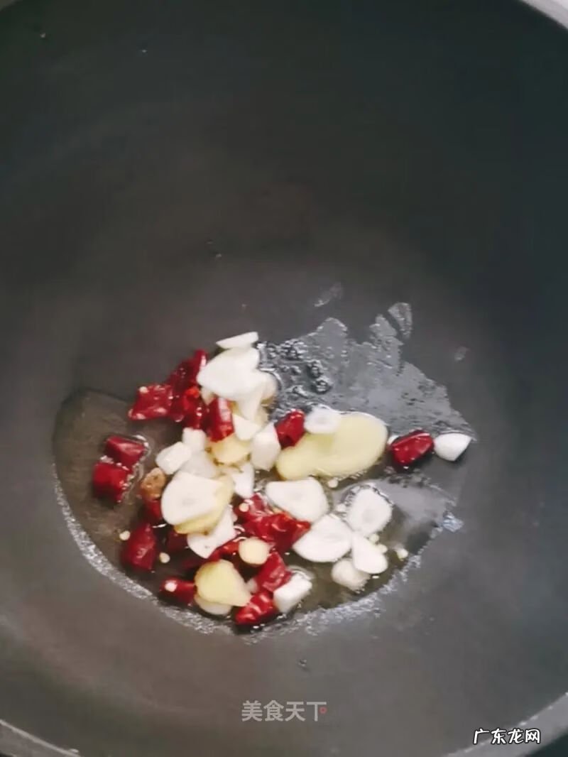 花蛤吃哪个部位 花蛤怎么炒好吃步骤如下