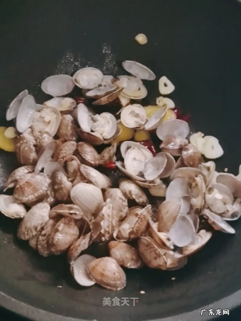 花蛤吃哪个部位 花蛤怎么炒好吃步骤如下