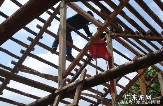 房顶漏水风水 房顶上放土风水怎么说