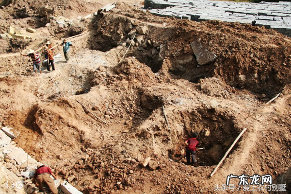 房顶漏水风水 房顶上放土风水怎么说