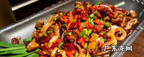 洋葱爆炒鱿鱼的家常做法窍门，洋葱炒鱿鱼的做法大全