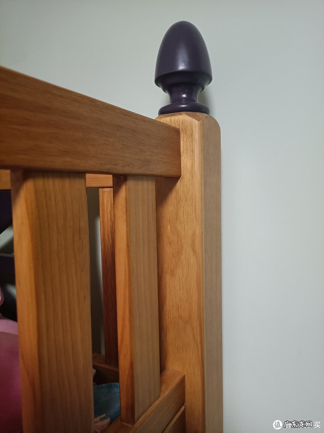 床头隔墙是楼梯好吗 床头朝楼梯风水有影响吗