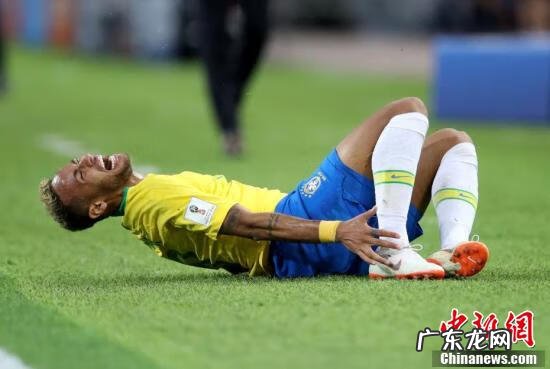 内马尔真的滚了 内马尔滚了多少圈