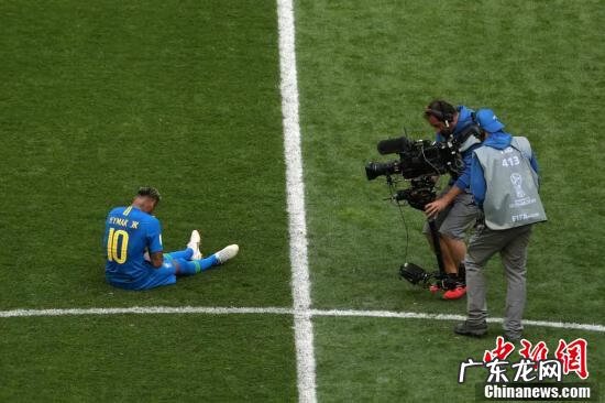 内马尔真的滚了 内马尔滚了多少圈