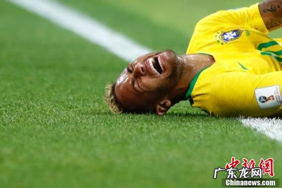 内马尔真的滚了 内马尔滚了多少圈