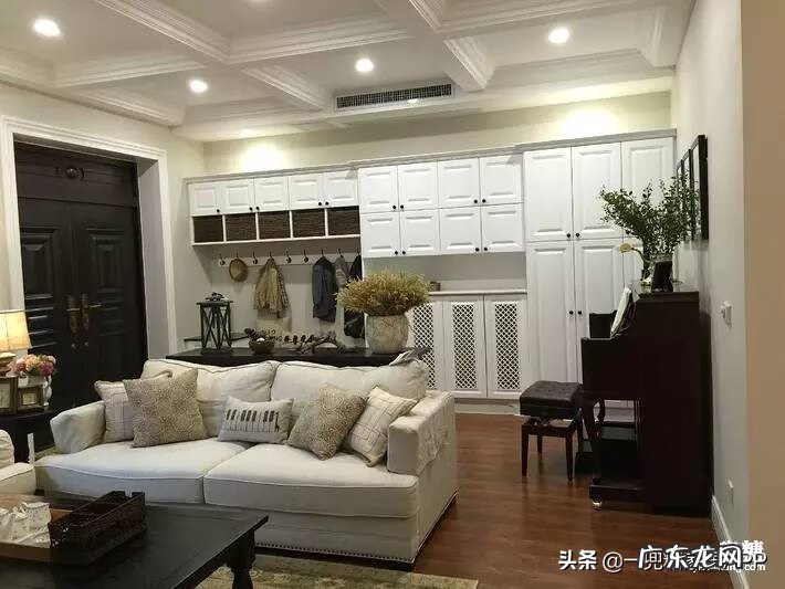 正对门玄关墙 玄关能开窗吗