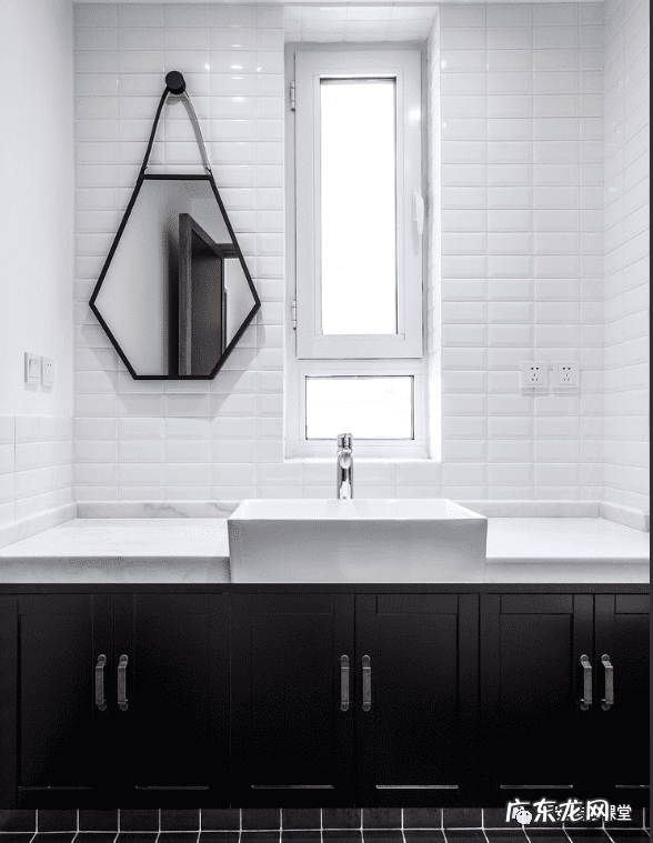 穿衣镜怎么安装在墙上 墙壁镜子安装有啥禁忌