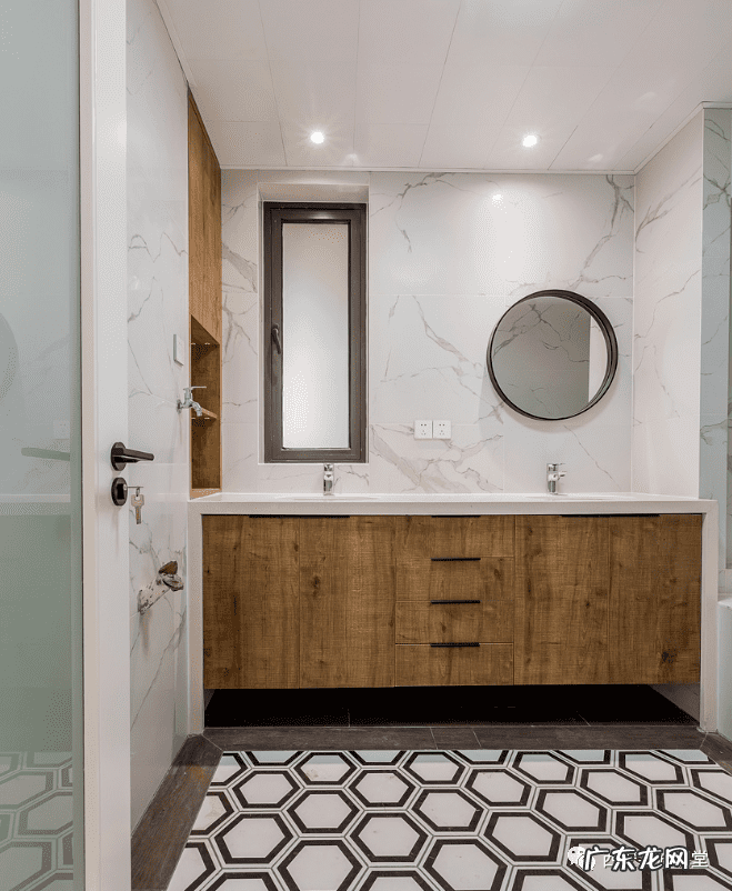 穿衣镜怎么安装在墙上 墙壁镜子安装有啥禁忌