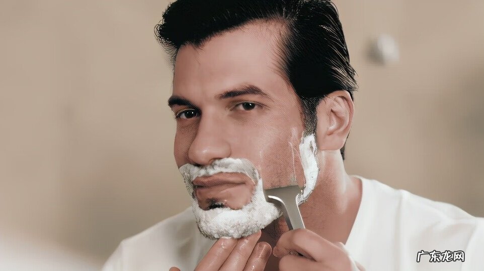哪种剃须刀比较好用 剃须刀什么样的好?