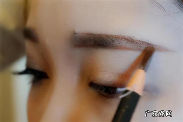 怎么学化妆越简单越好 学简单的化妆