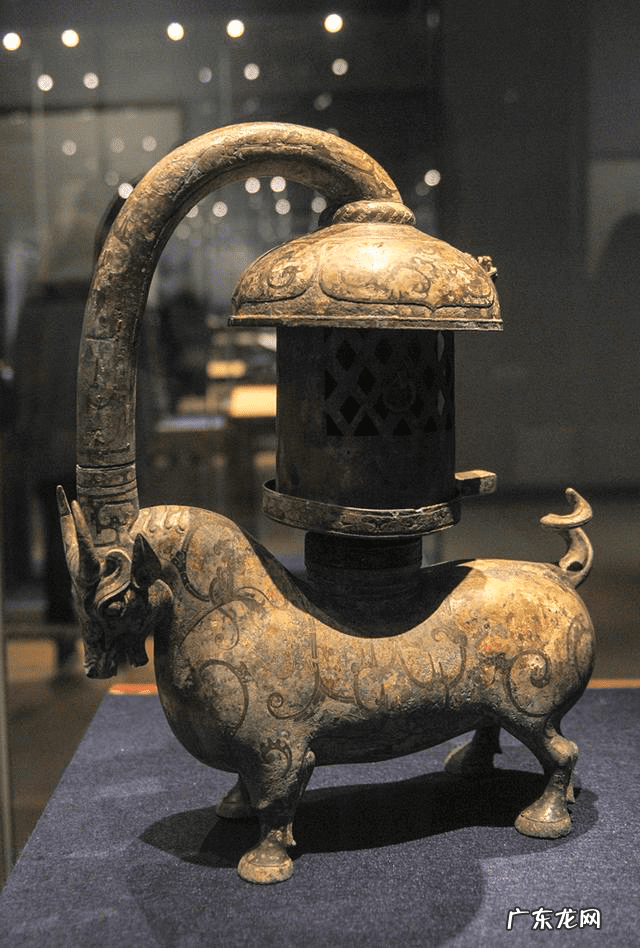 风水摆件铜牛 风水铜牛的四角一定要在地上吗