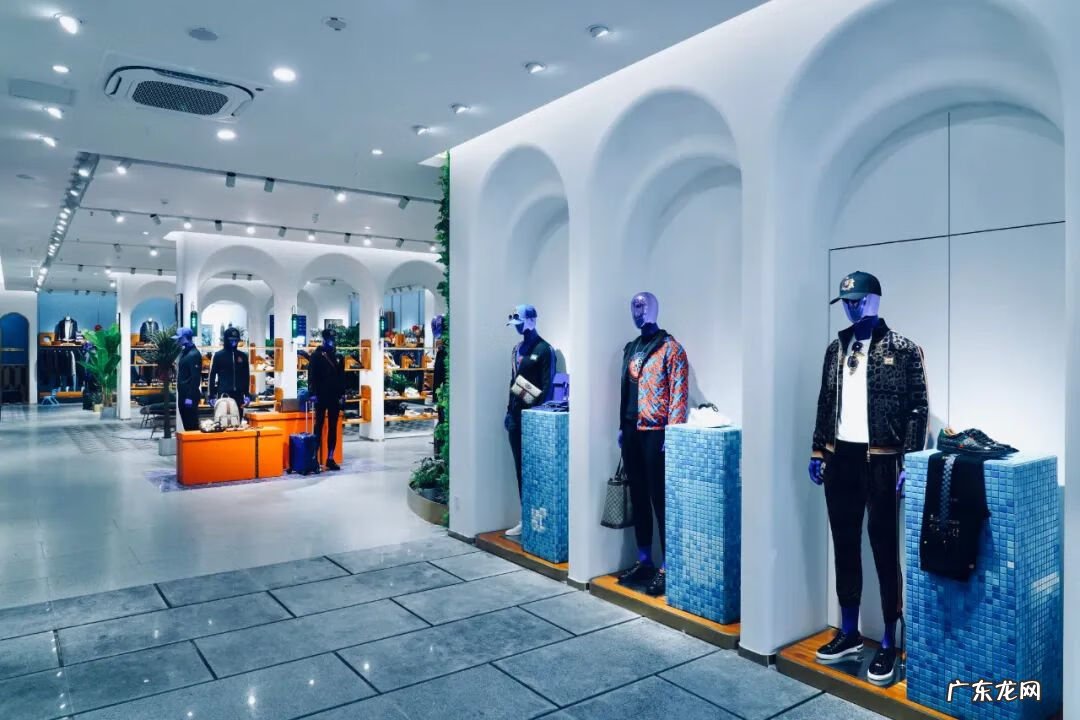 店铺门头颜色搭配风水 男装店门头装修风格效果图