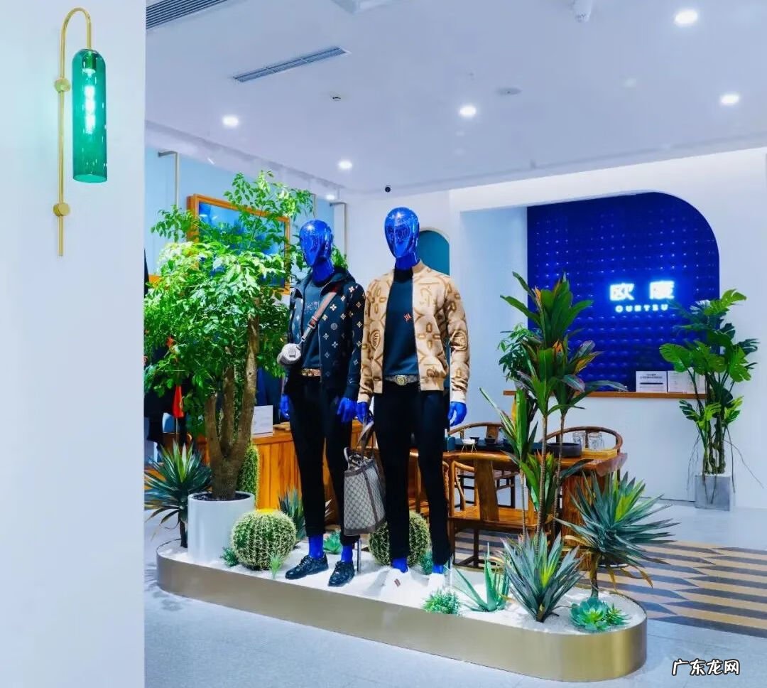 店铺门头颜色搭配风水 男装店门头装修风格效果图