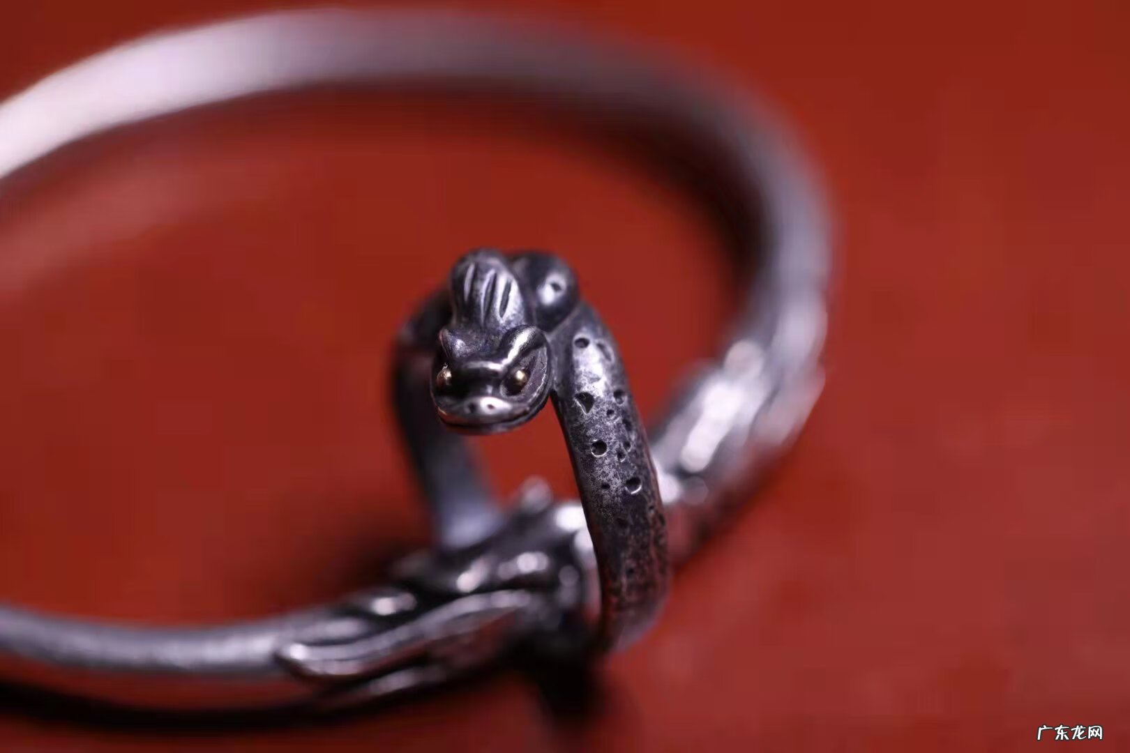 蛇戒掉钻吗 蛇戒指